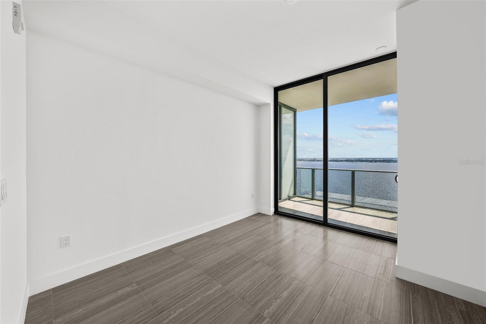 RITZ CARLTON RESIDENCES 2002 - Residential