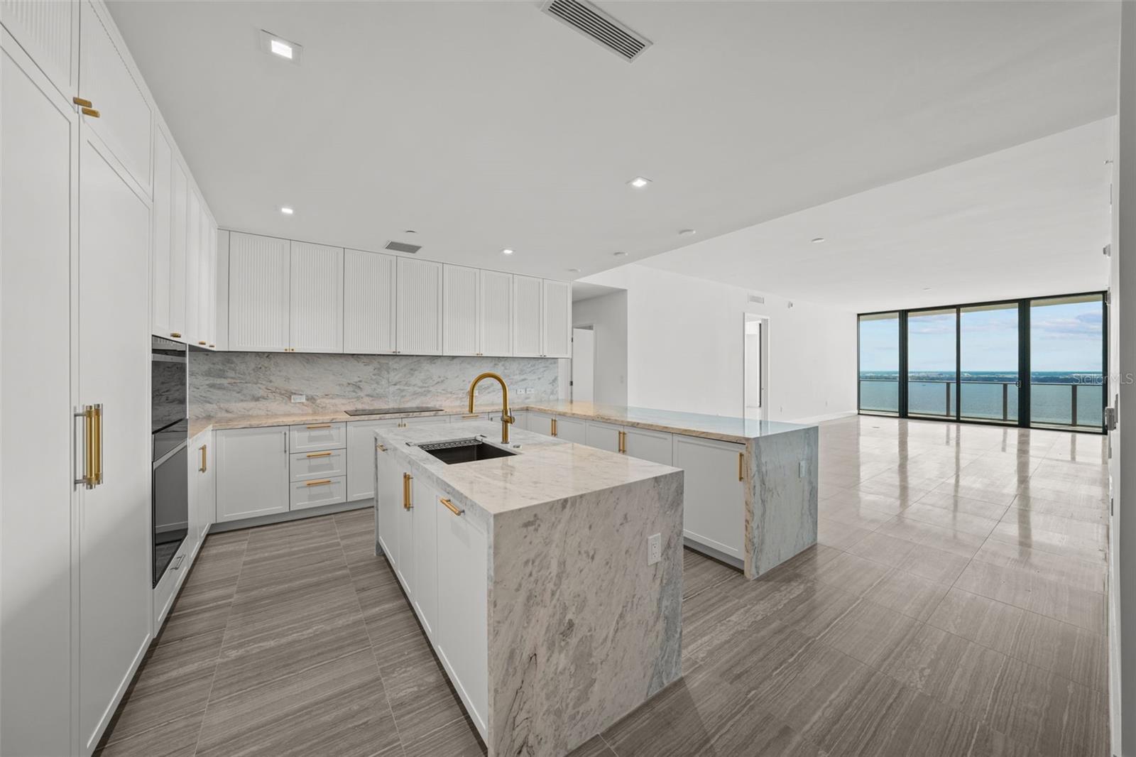 RITZ CARLTON RESIDENCES 2002 - Residential