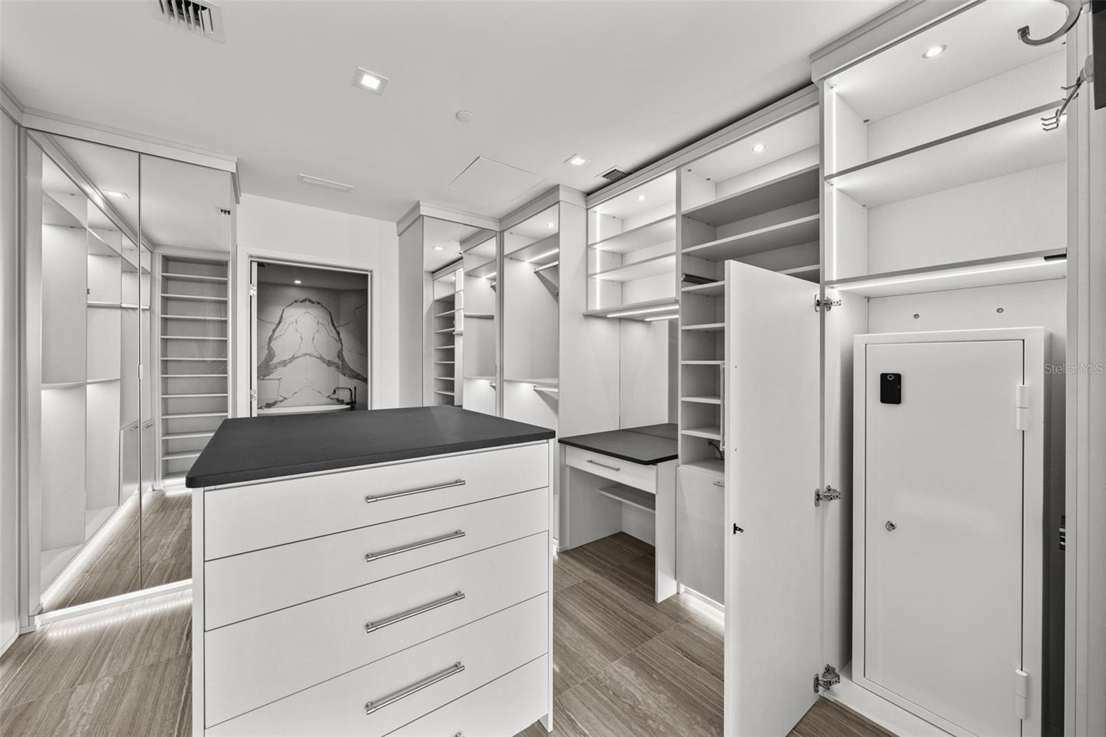 RITZ CARLTON RESIDENCES 2002 - Residential