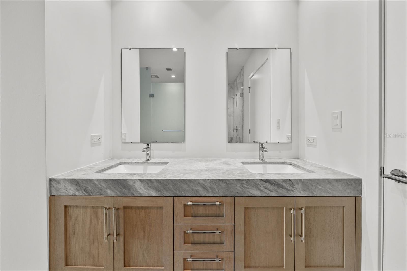 RITZ CARLTON RESIDENCES 2002 - Residential