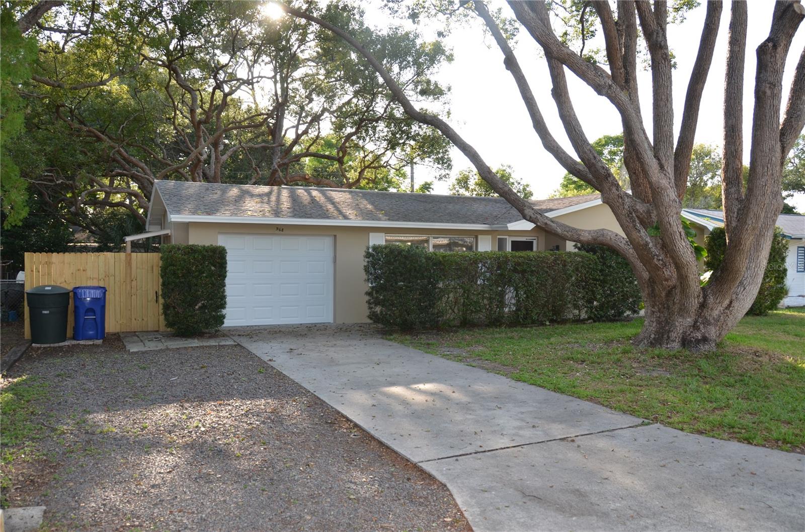 2 bed, 2 bath, 1 car garage cozy house in the heart of Dunedin.
Amazing location, recently updated, granite countertops, stainless steel appliances, fenced in yard. Small pets allowed.
$2,300/ month
Available August 25th, 2025
Min 1 year lease. Move in total: first, last and security deposit