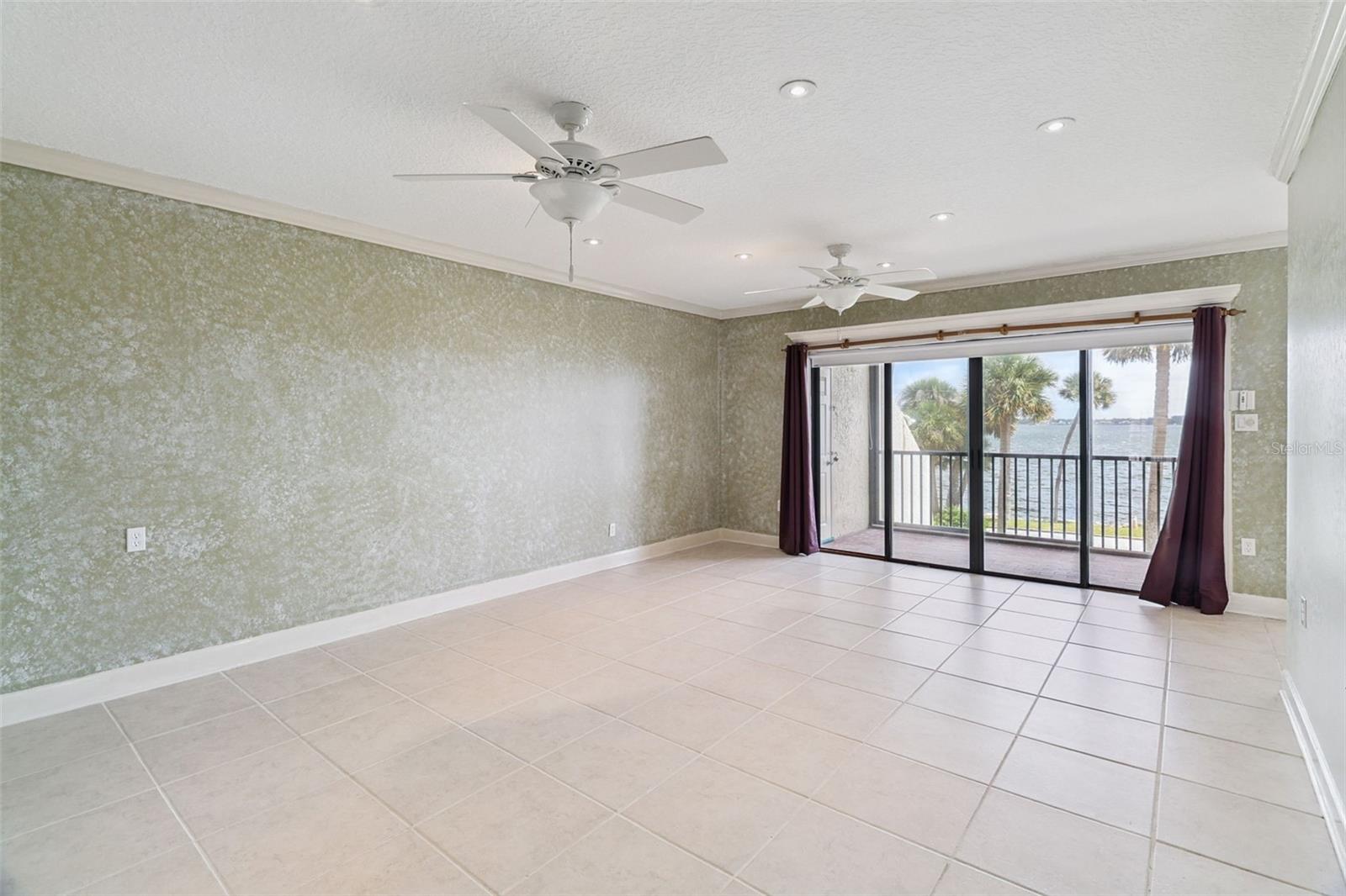 115 RIVER DRIVE CONDO PH 01 - Residential