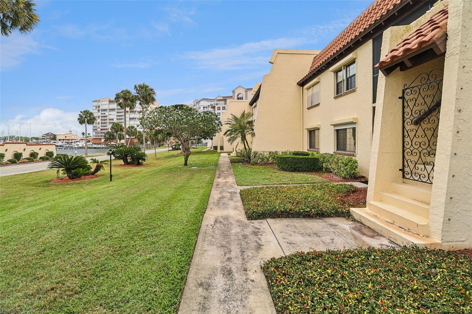 115 RIVER DRIVE CONDO PH 01 - Residential