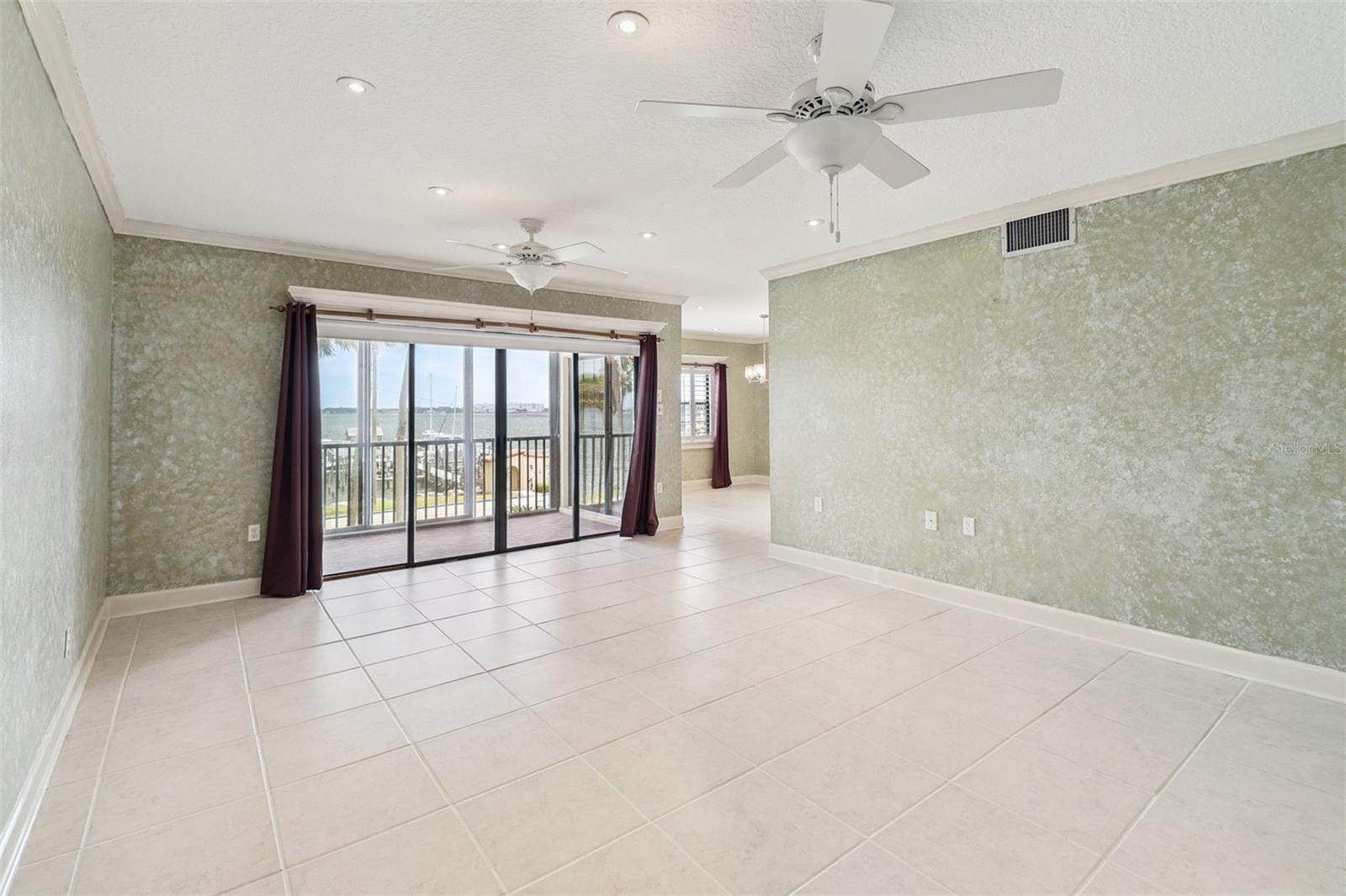 115 RIVER DRIVE CONDO PH 01 - Residential