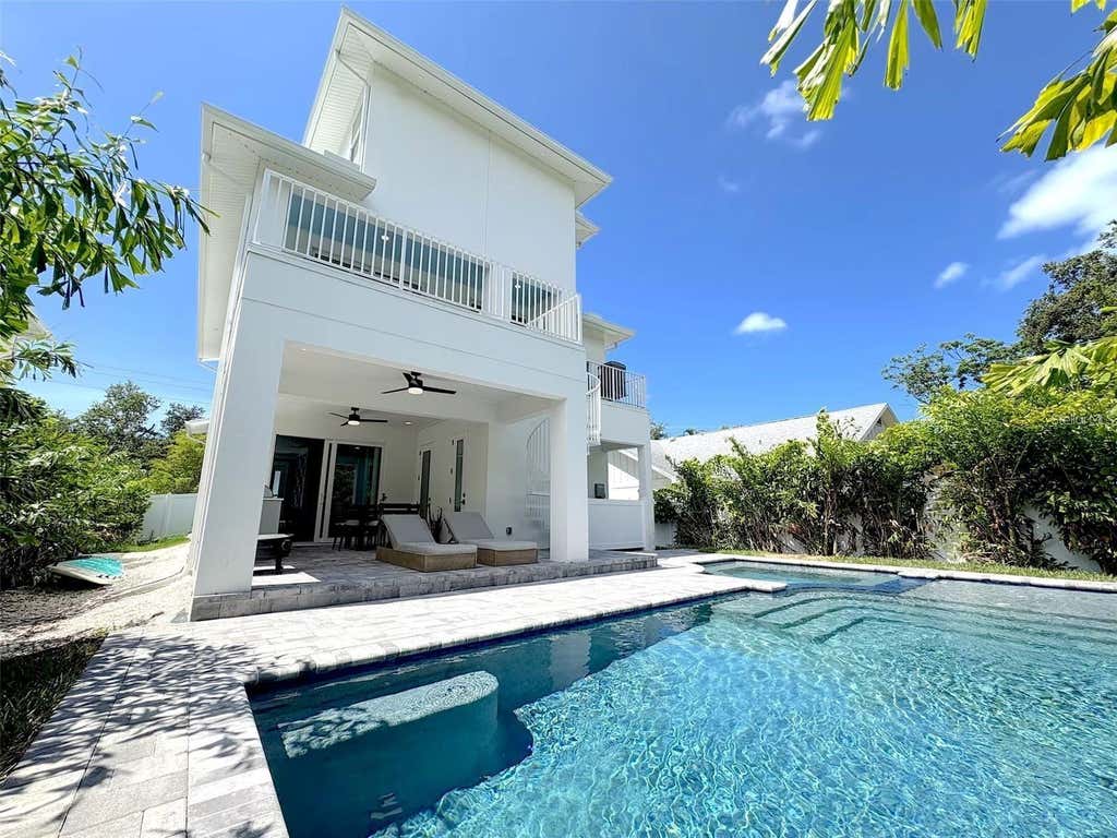 Photo of 1647 Siesta Drive, Sarasota, FL 34239 (MLS # A4702256)