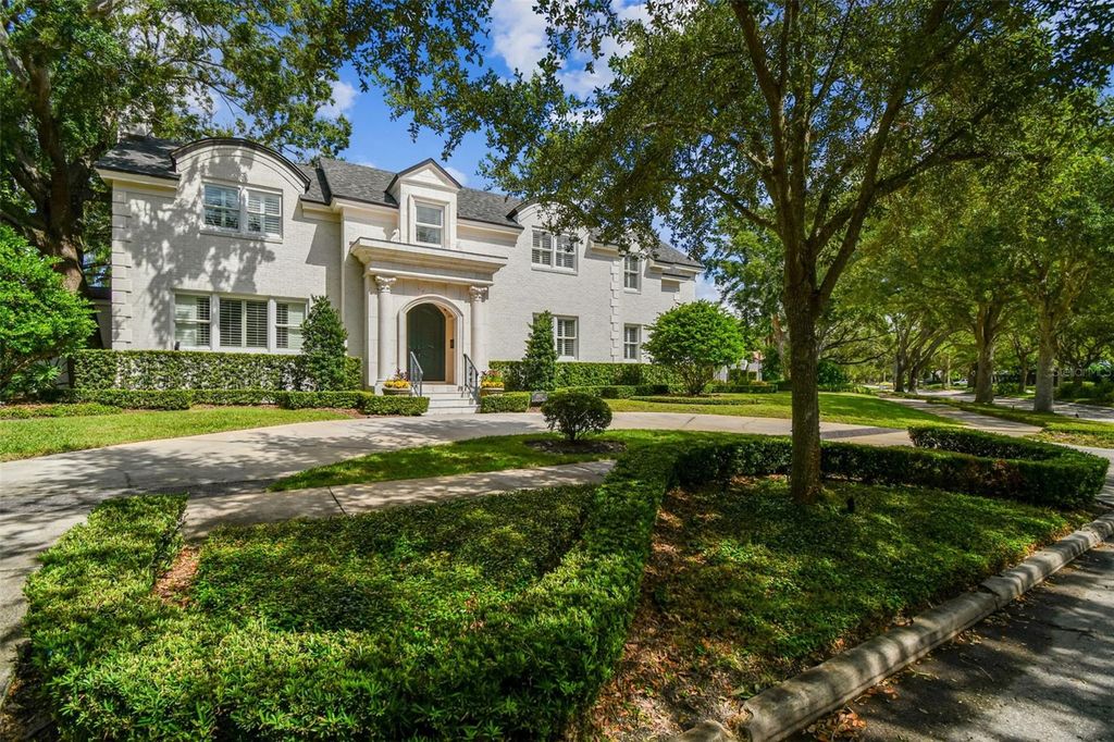 Photo of 2807 W Parkland Boulevard, Tampa, FL 33609 (MLS # TB8435131)