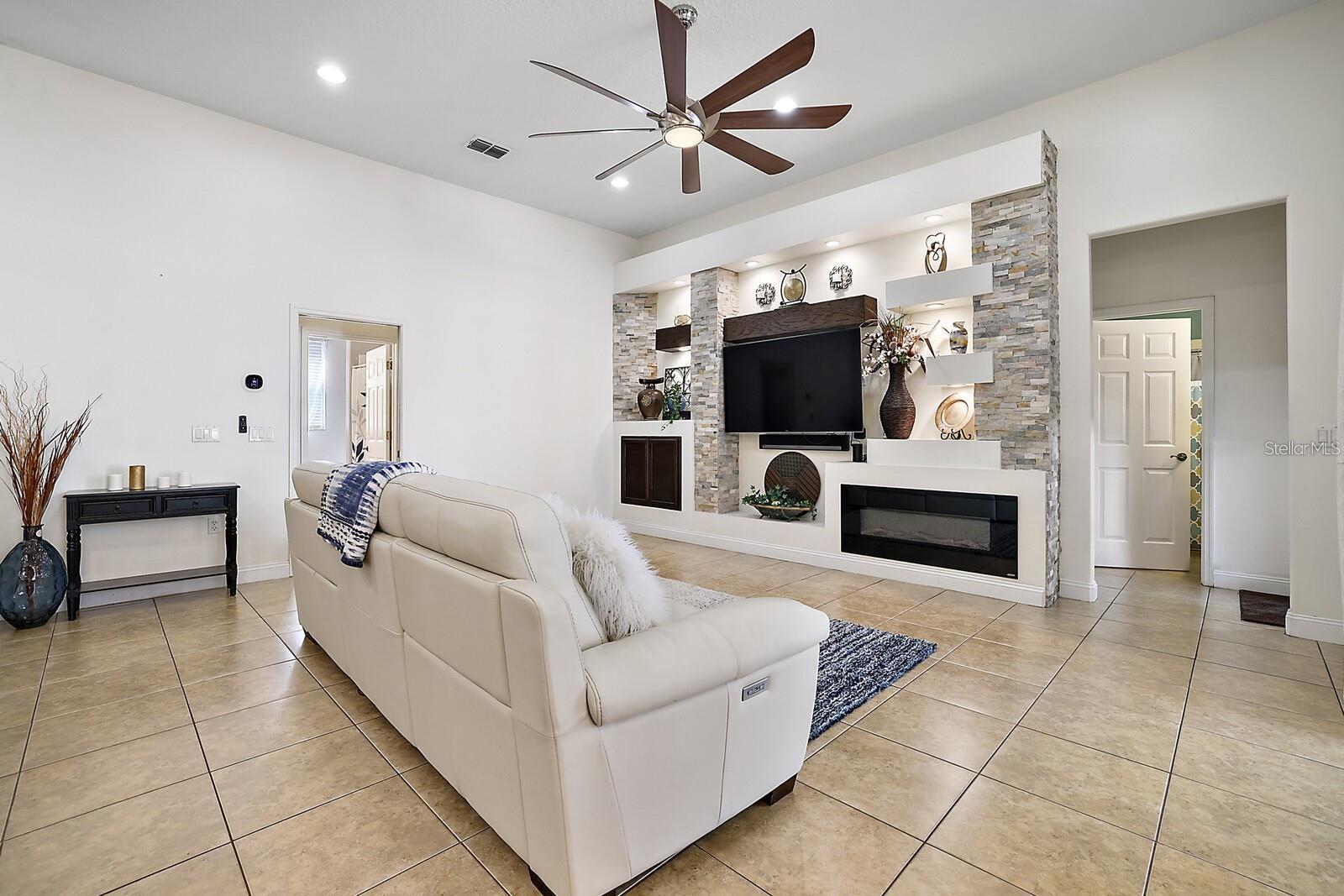 CLERMONT REGENCY HILLS PH 01 LT 01 - Residential Lease