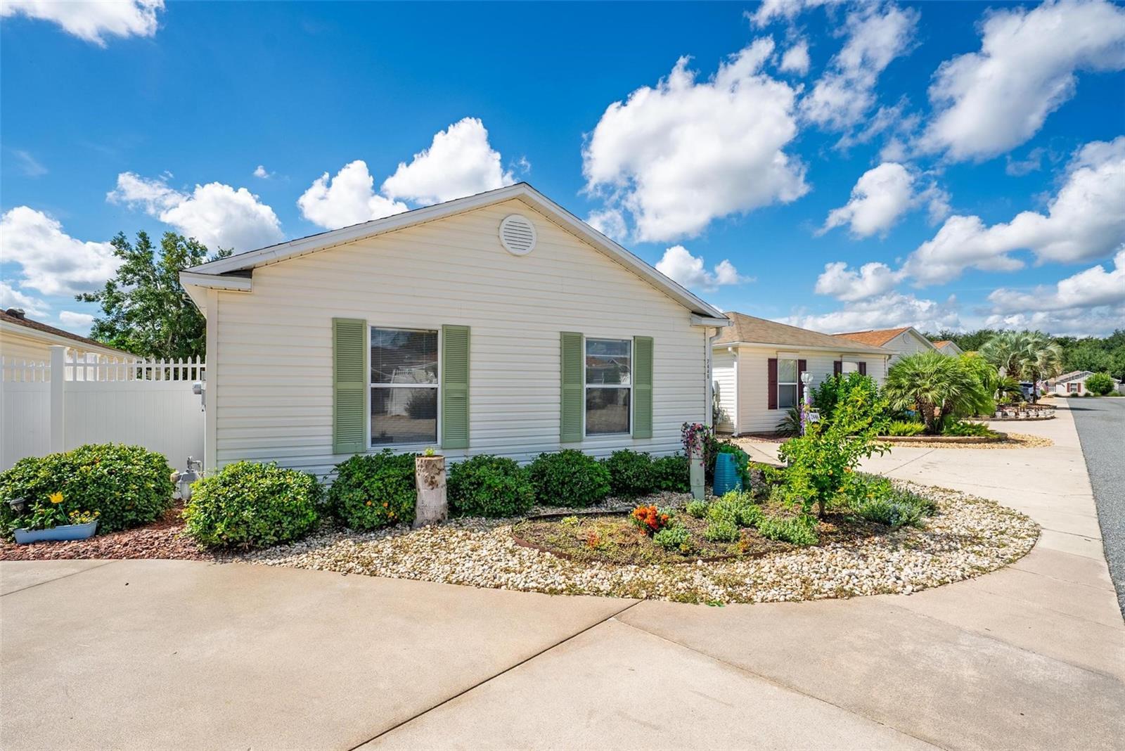 2446 KENMORE LANE