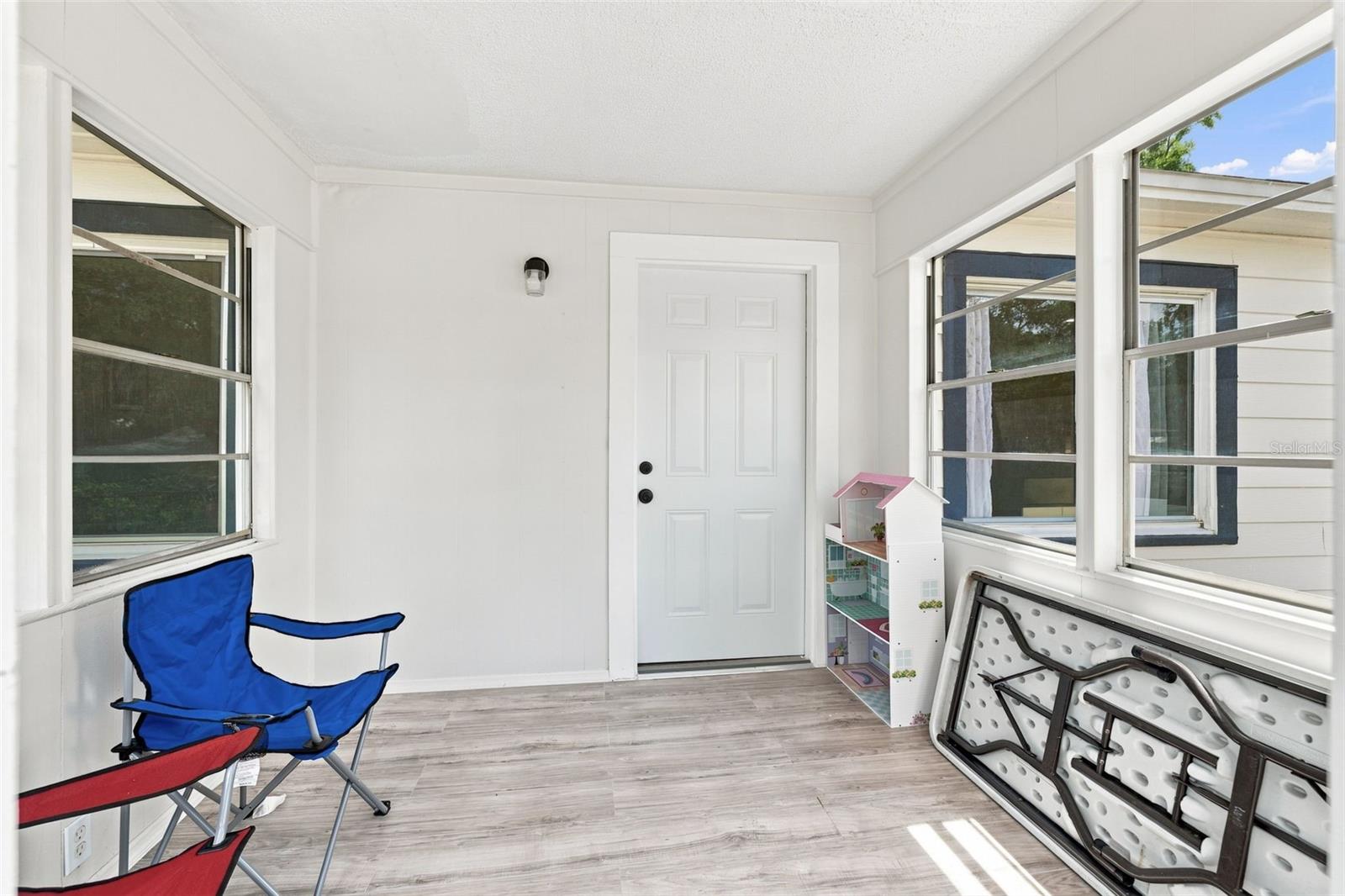807 E ORCHID AVENUE