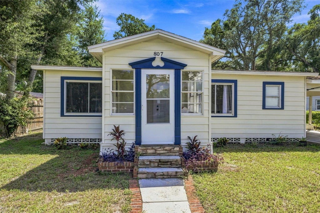 Photo of 807 E Orchid Avenue, Tampa, FL 33612 (MLS # TB8545516)