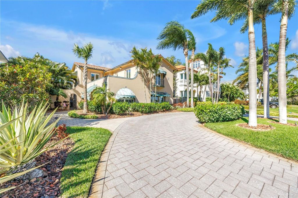 Photo of 2410 Coffee Pot Boulevard NE, St Petersburg, FL 33704 (MLS # TB8487123)