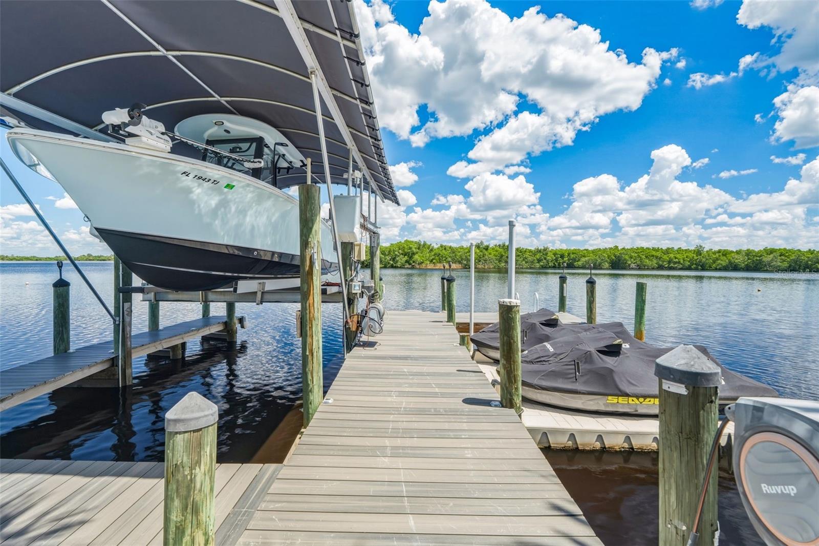 2424 HARBOUR DRIVE