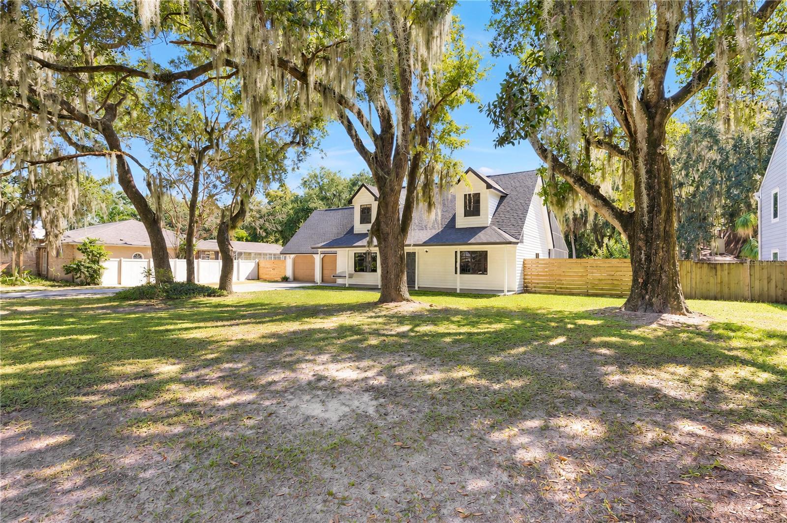 1520 SHADY OAK DRIVE