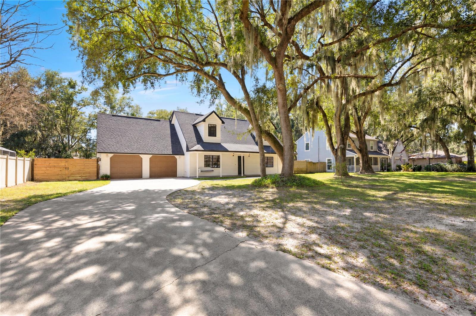 1520 SHADY OAK DRIVE