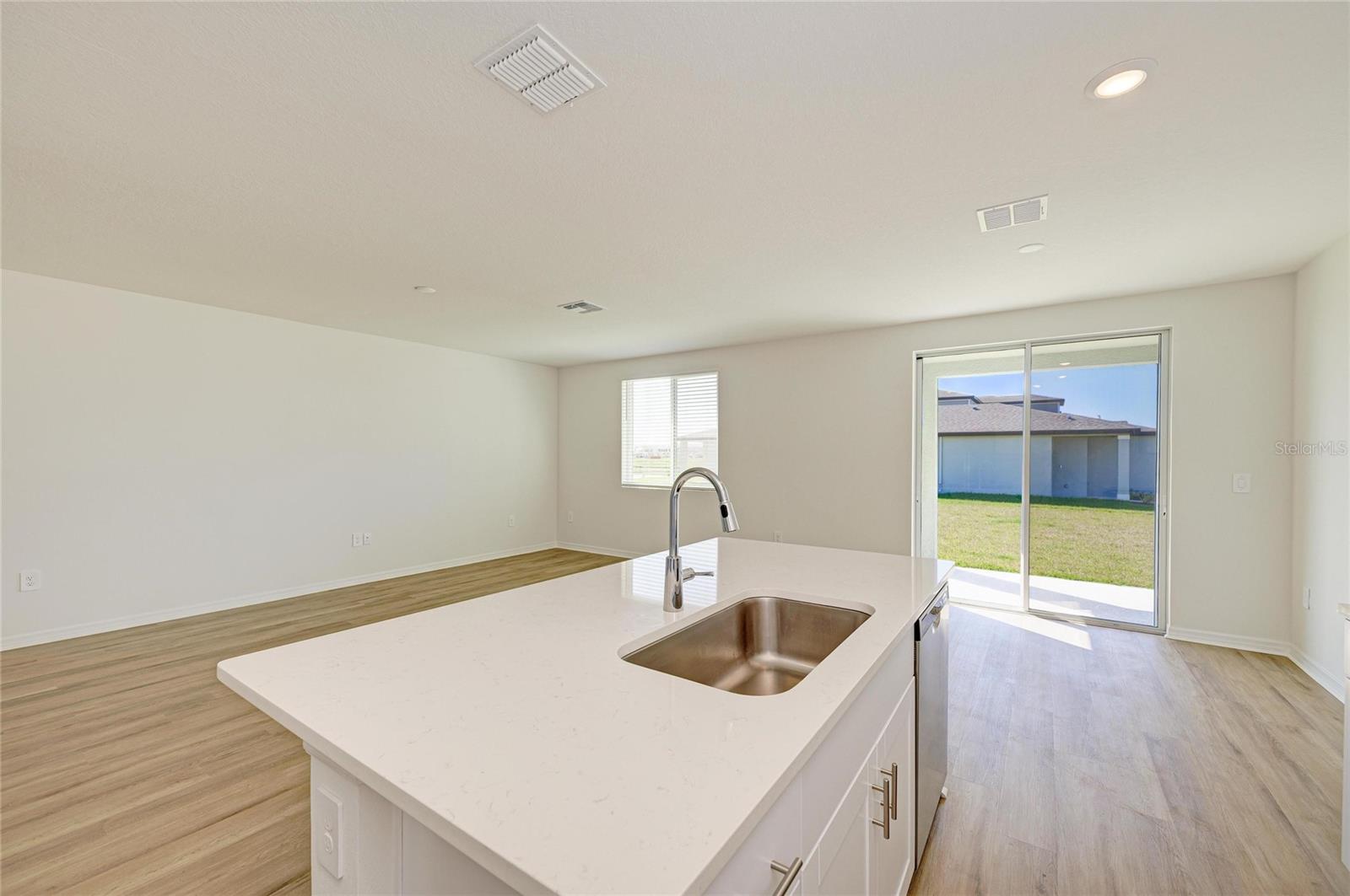 MAGNOLIA BAY - Residential