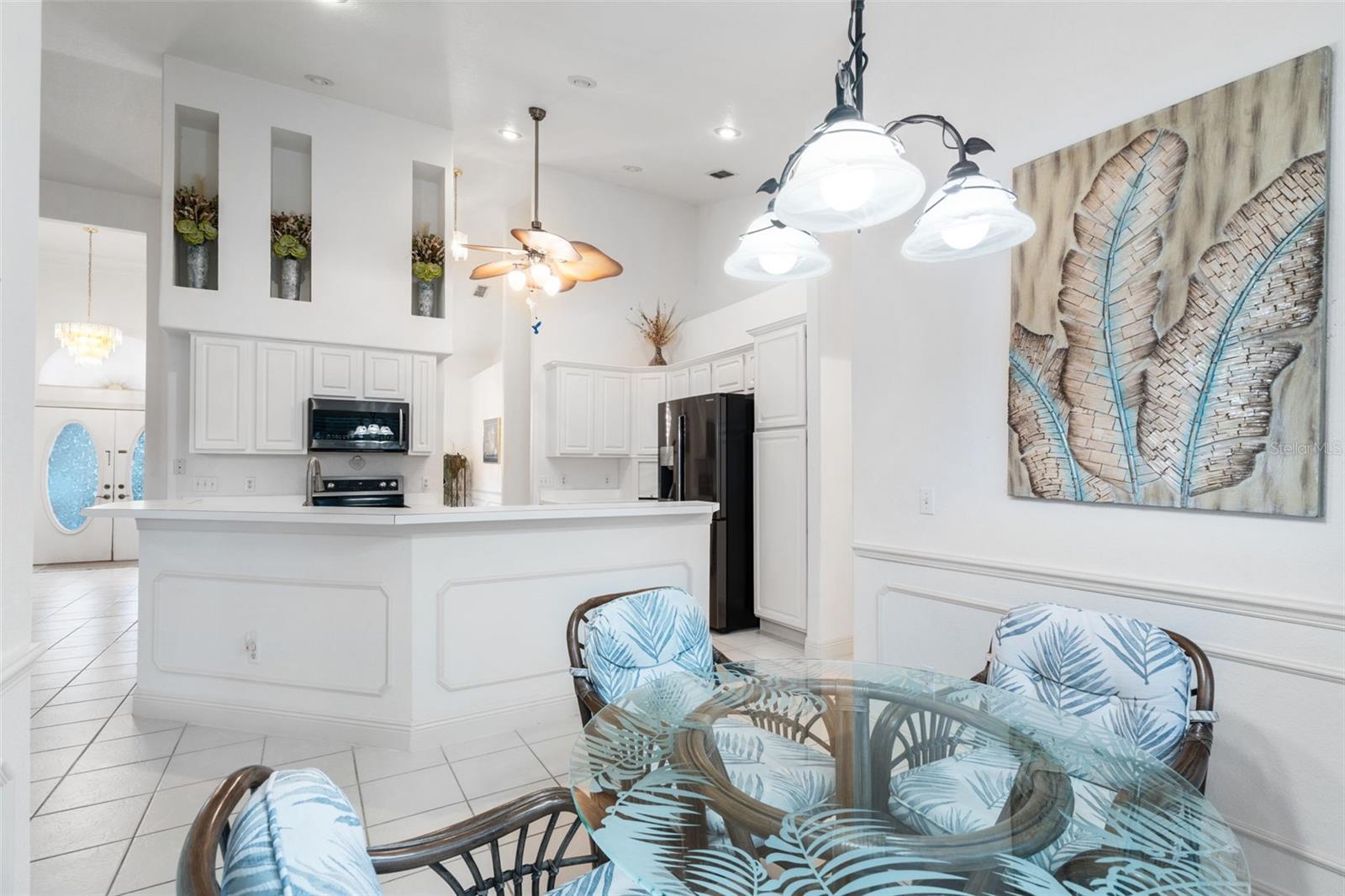 SUNSET LAKES - Residential