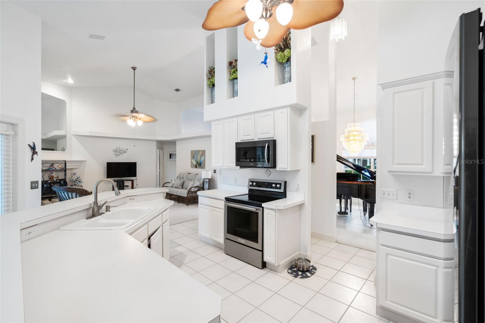 SUNSET LAKES - Residential