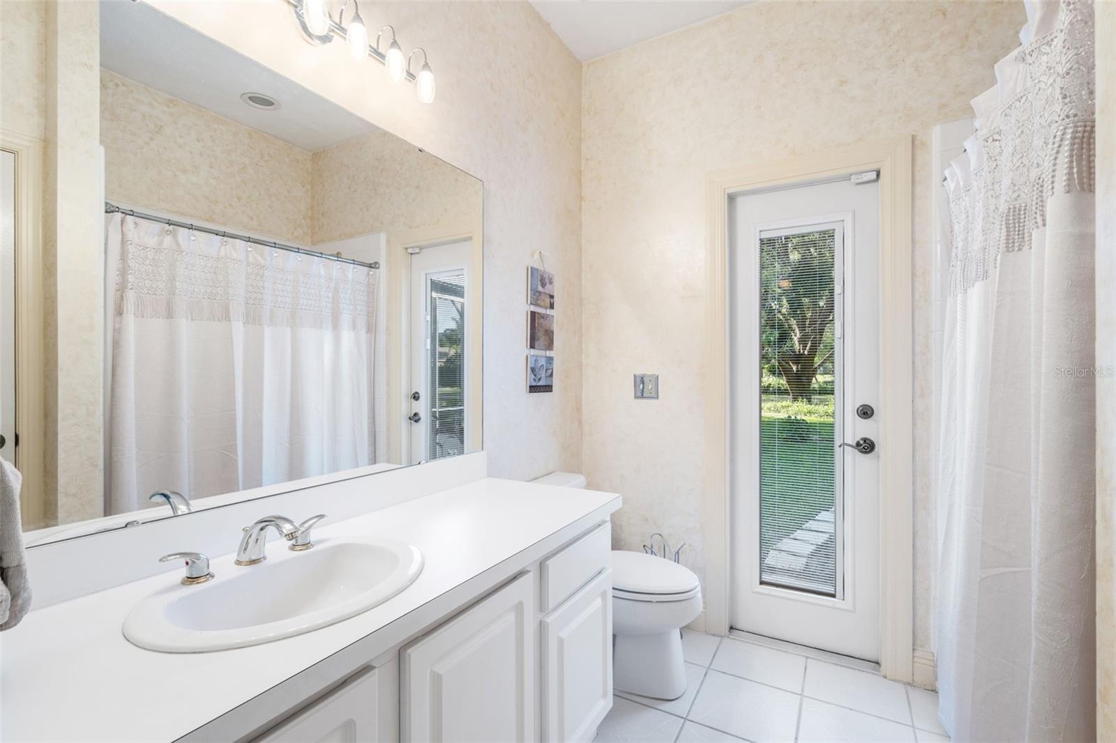 SUNSET LAKES - Residential