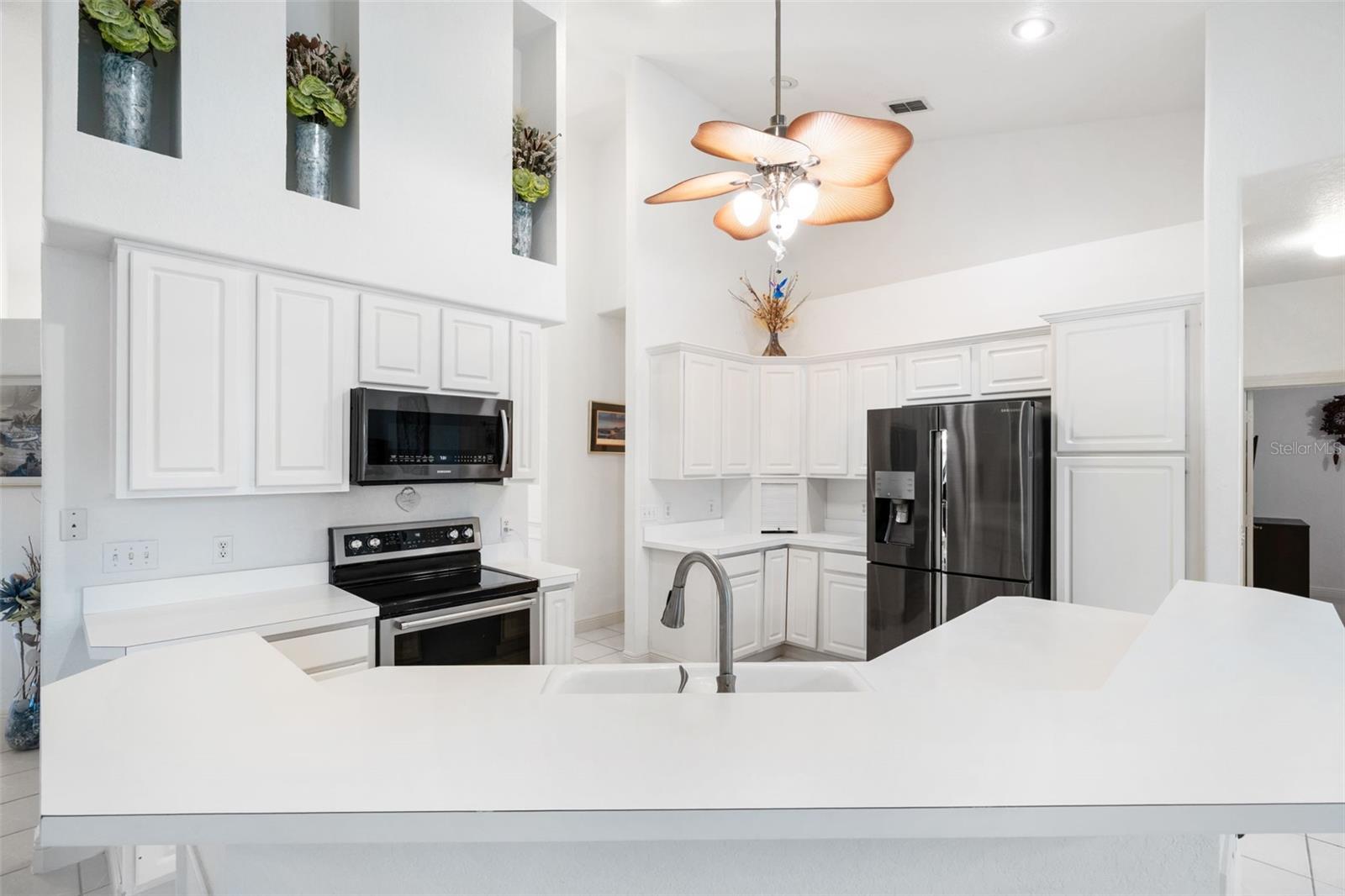 SUNSET LAKES - Residential