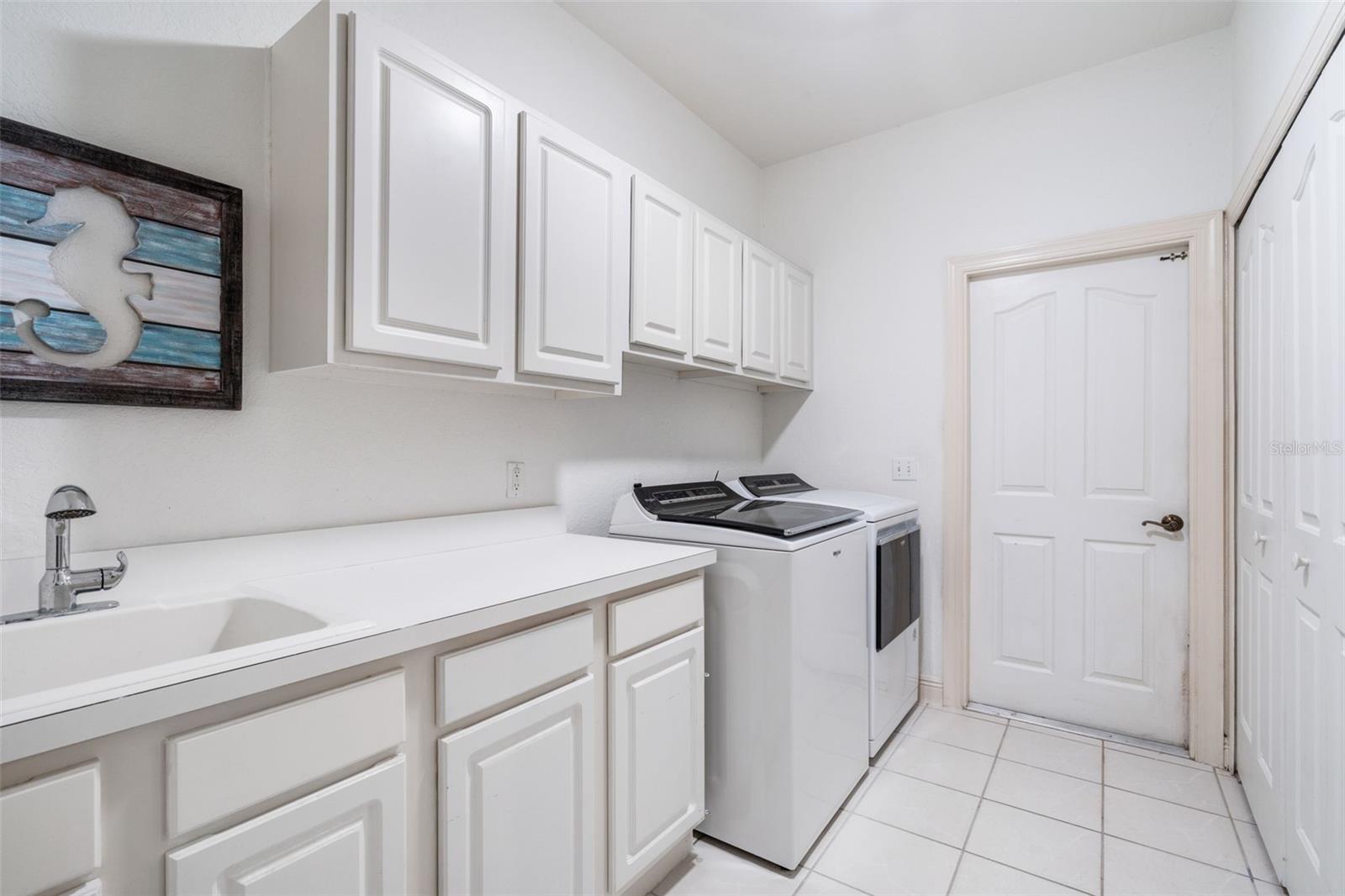 SUNSET LAKES - Residential