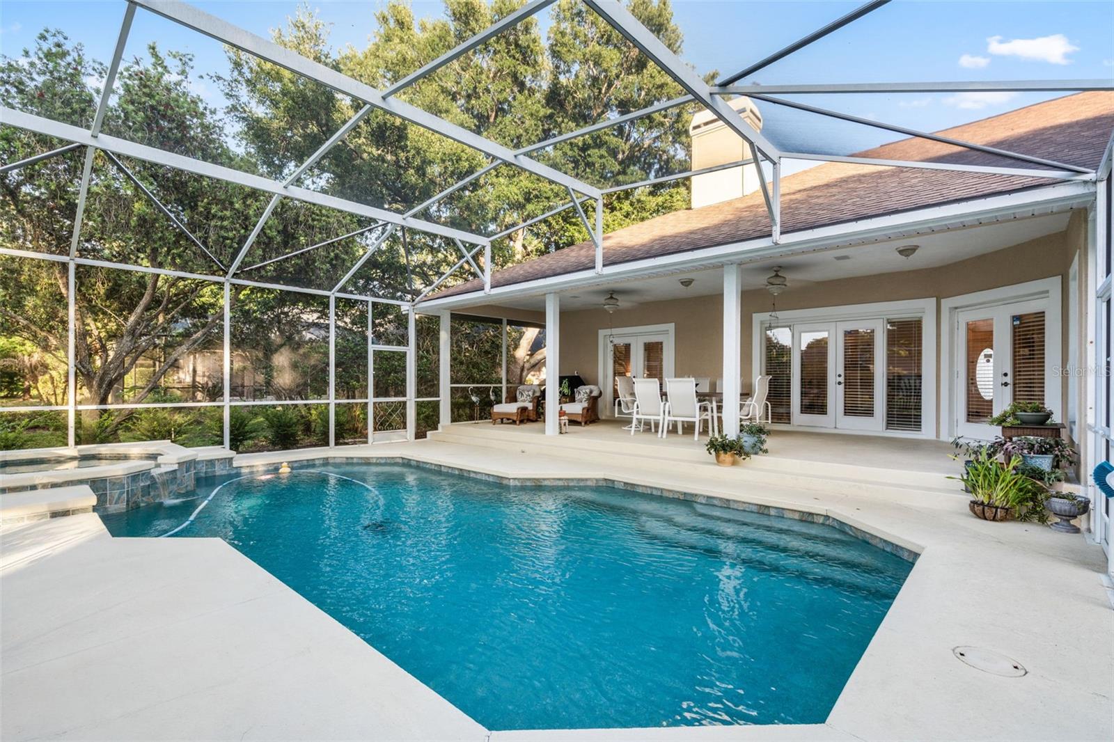 SUNSET LAKES - Residential