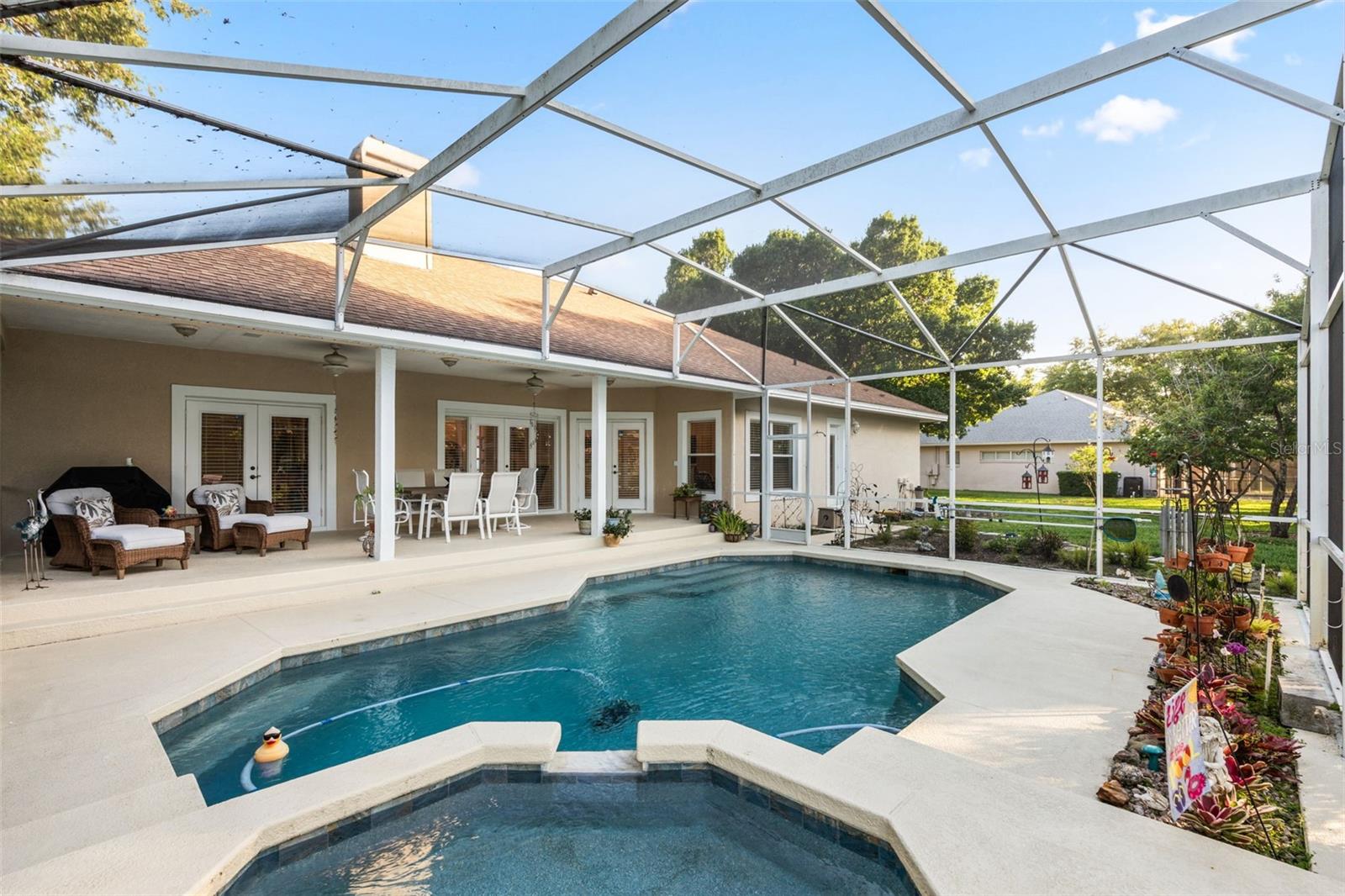 SUNSET LAKES - Residential