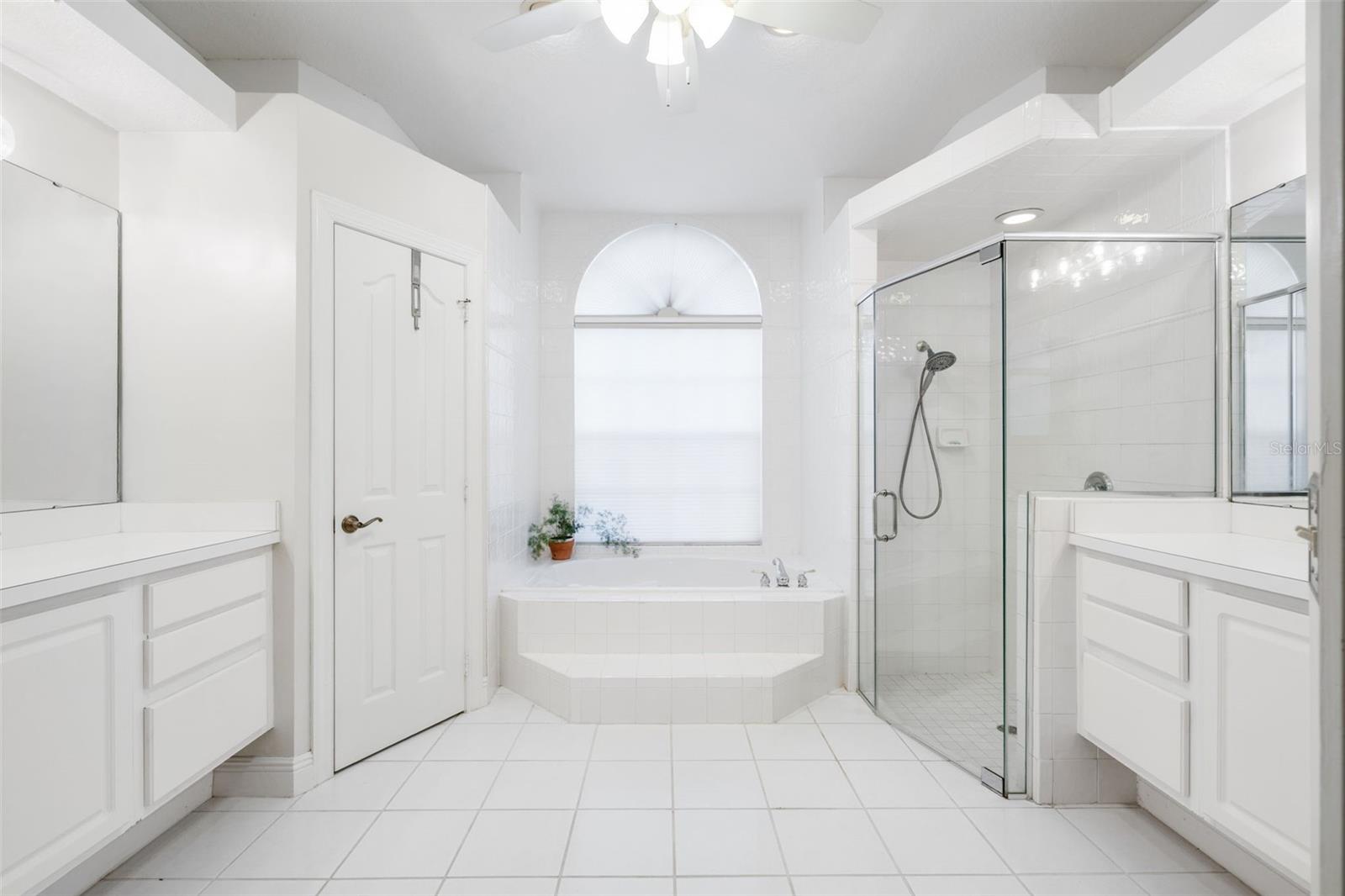 SUNSET LAKES - Residential