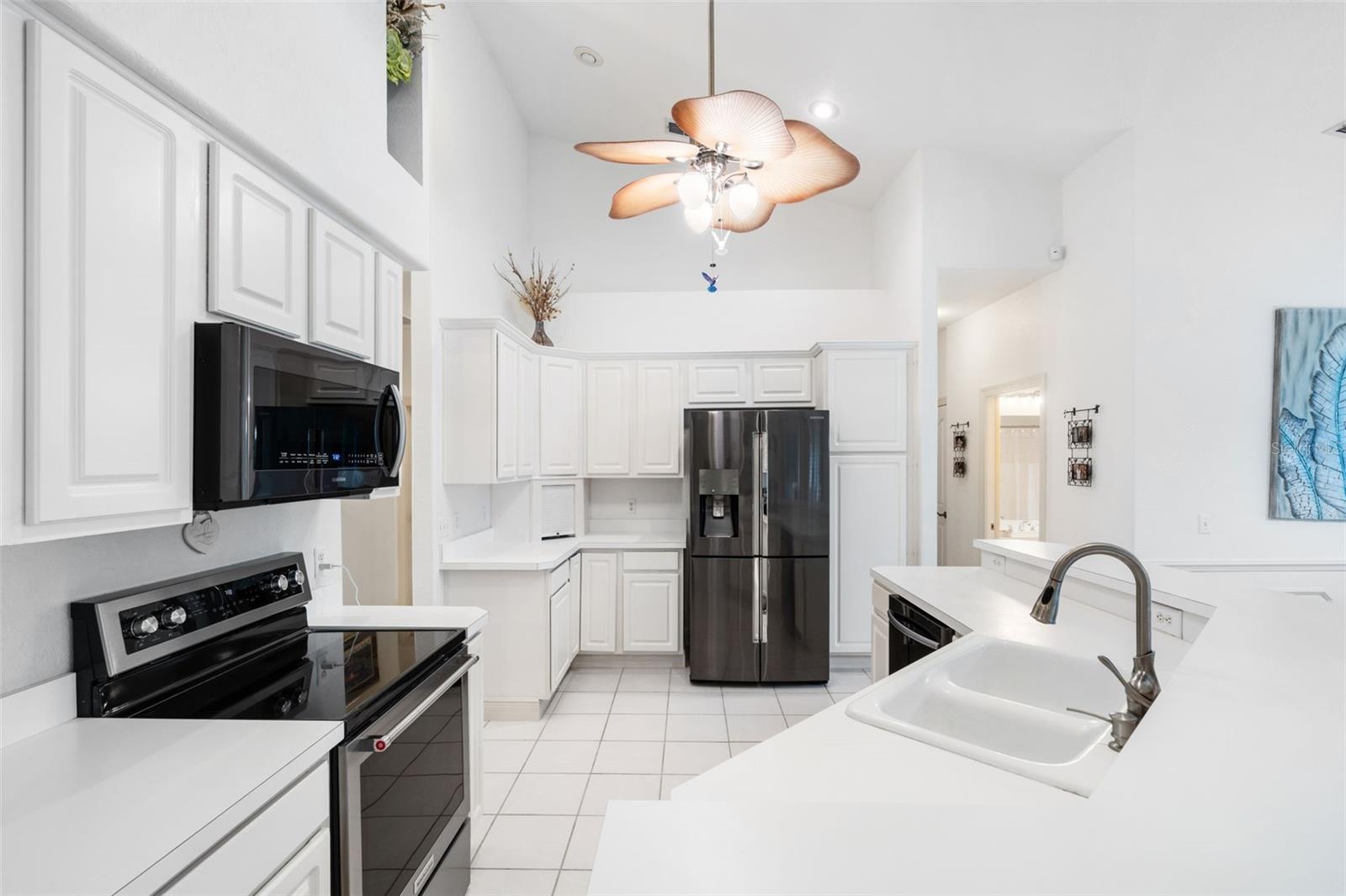 SUNSET LAKES - Residential