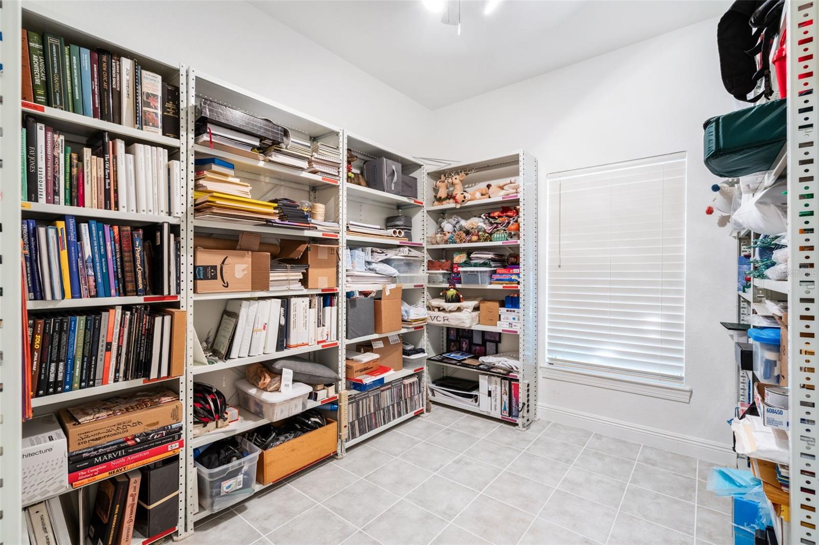 SUNSET LAKES - Residential