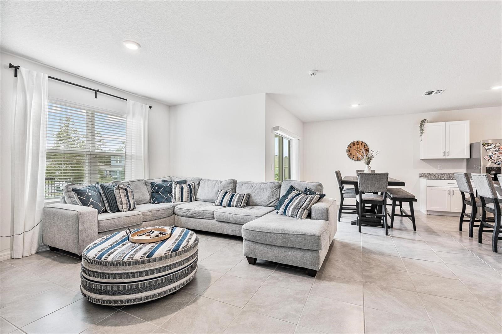 VICTORIA OAKS PH D - Residential