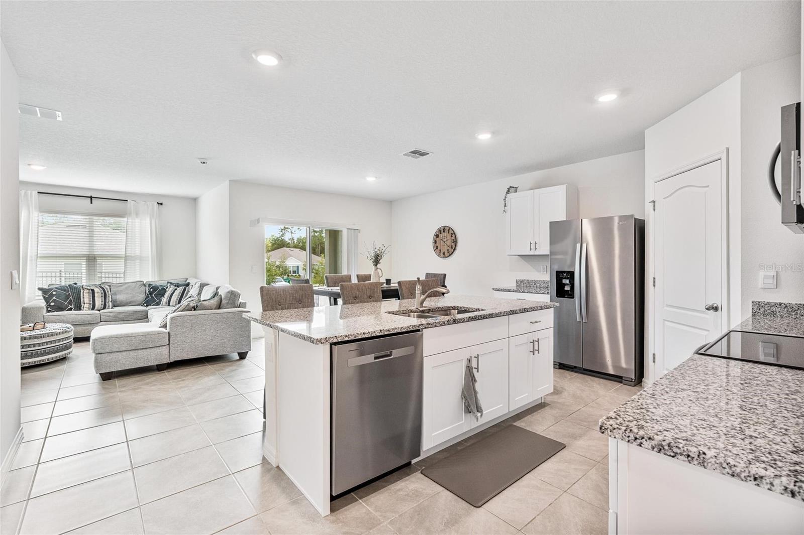 VICTORIA OAKS PH D - Residential