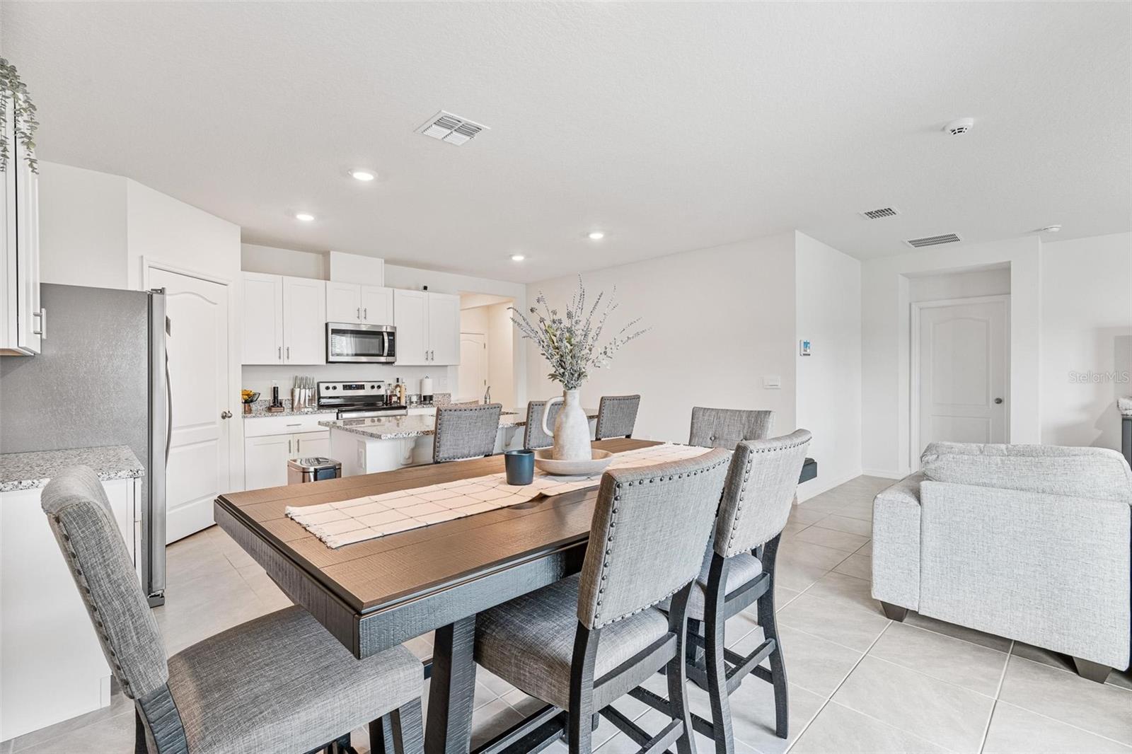 VICTORIA OAKS PH D - Residential