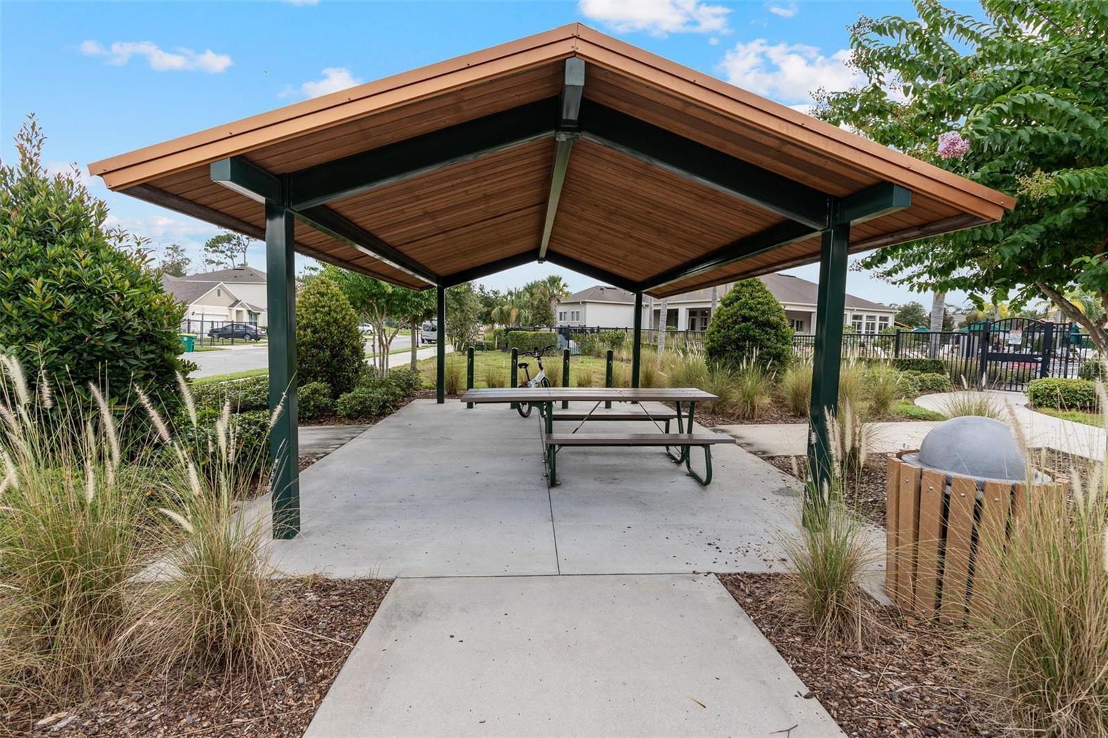VICTORIA OAKS PH D - Residential