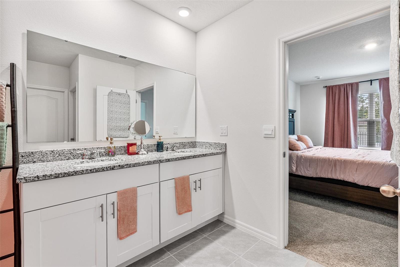 VICTORIA OAKS PH D - Residential
