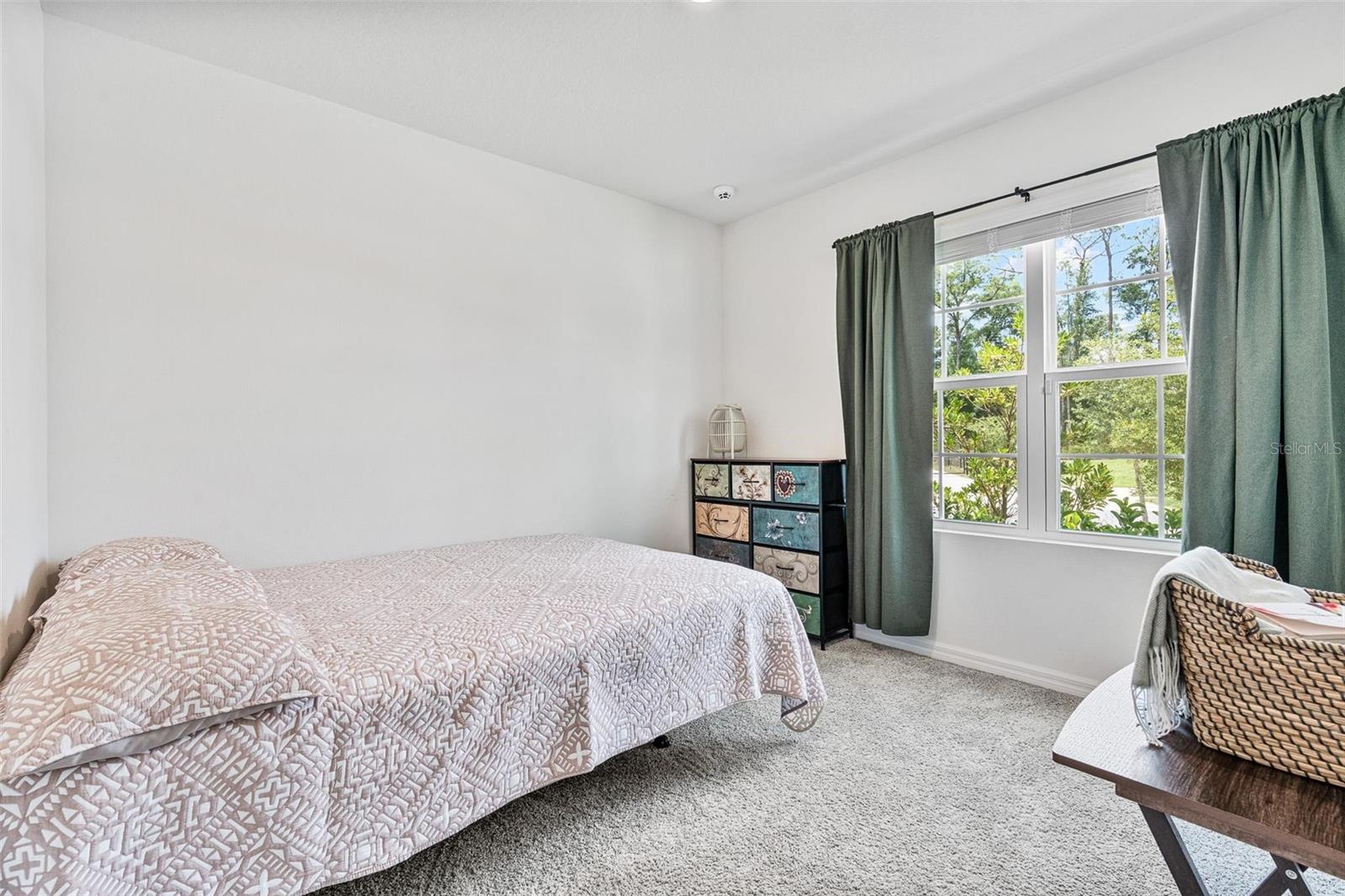 VICTORIA OAKS PH D - Residential