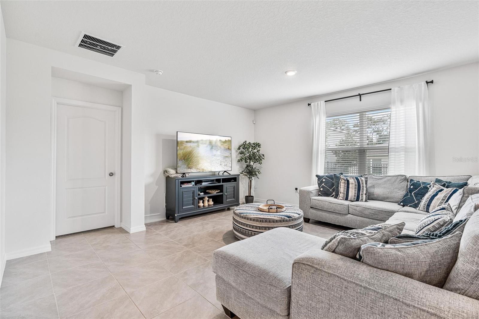 VICTORIA OAKS PH D - Residential