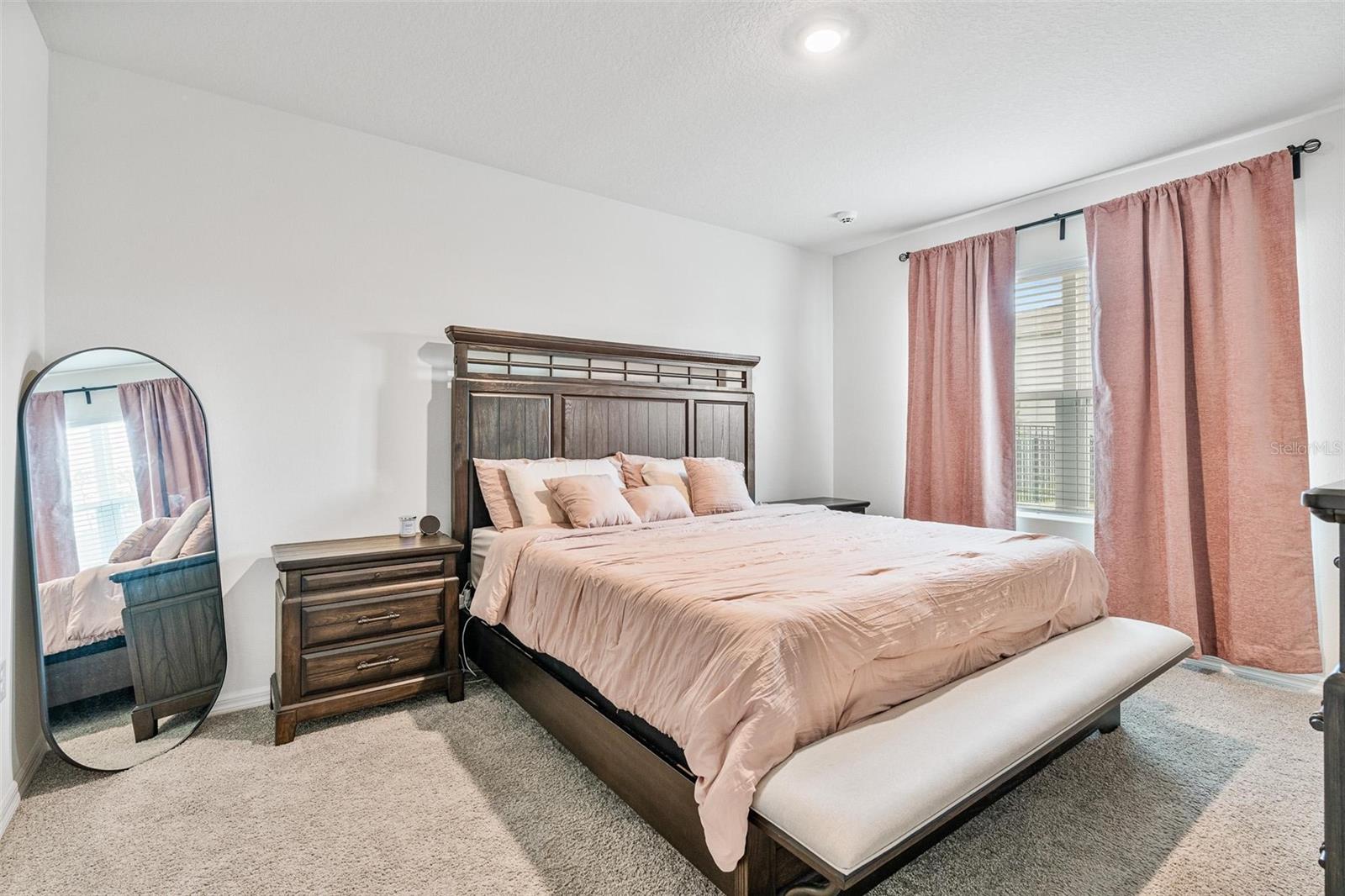 VICTORIA OAKS PH D - Residential