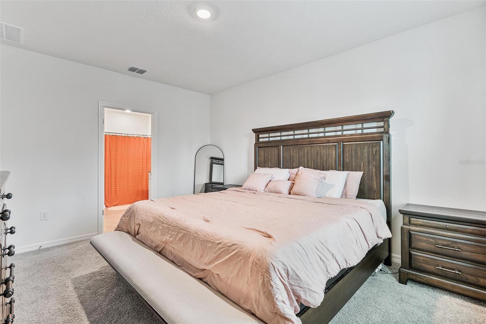 VICTORIA OAKS PH D - Residential