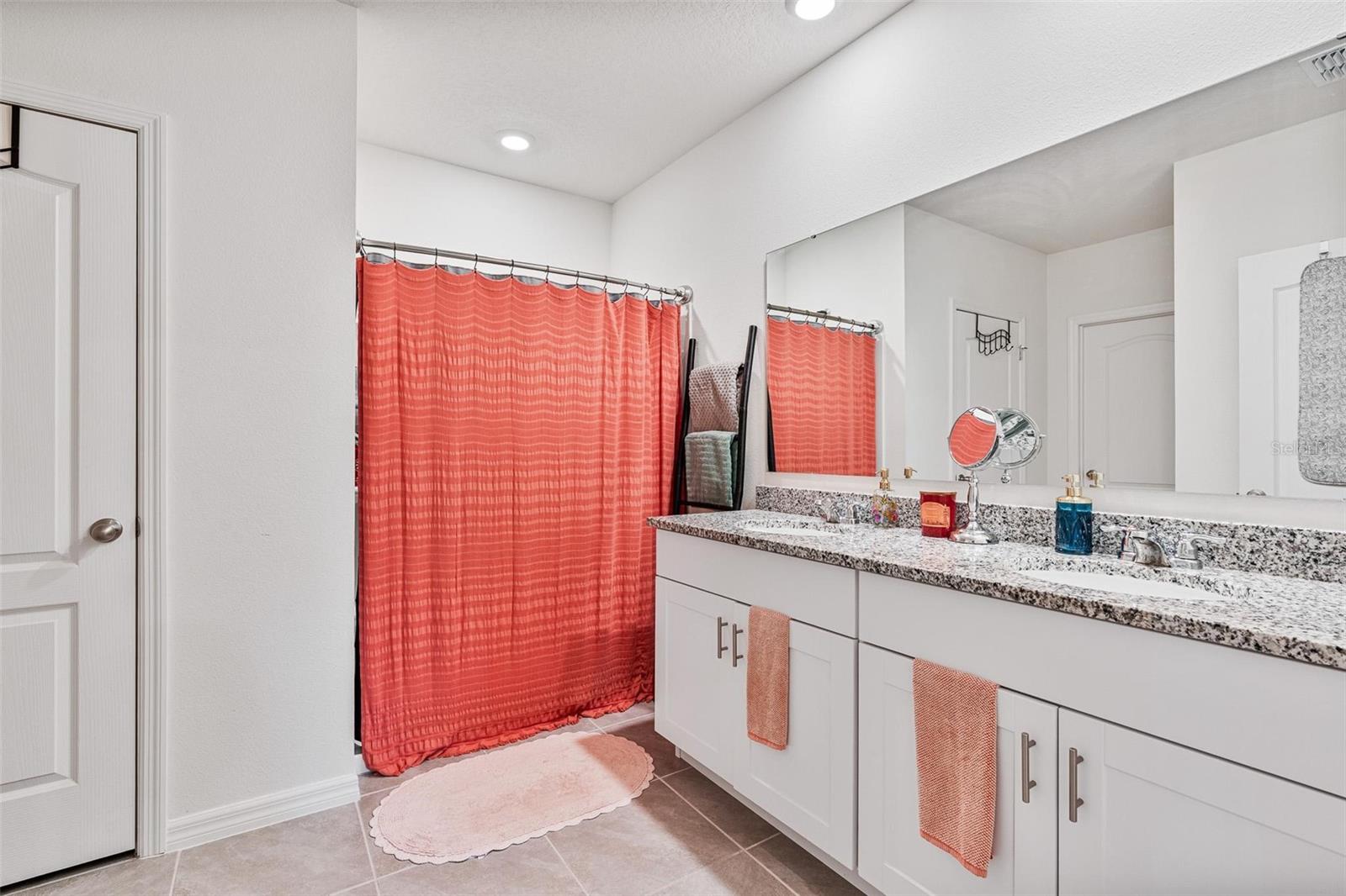VICTORIA OAKS PH D - Residential