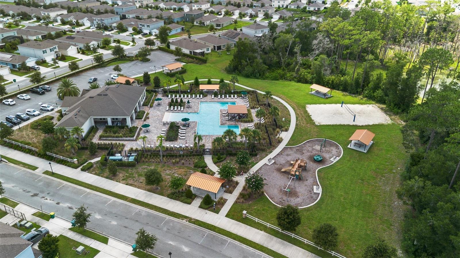 VICTORIA OAKS PH D - Residential