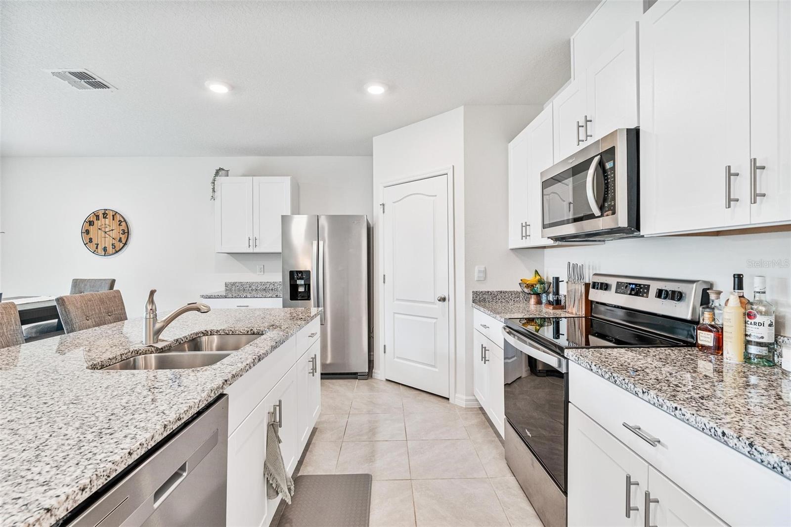VICTORIA OAKS PH D - Residential