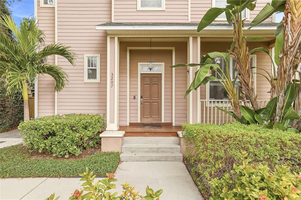 Photo of 3207 W Tacon Street, Tampa, FL 33629 (MLS # TB8461535)