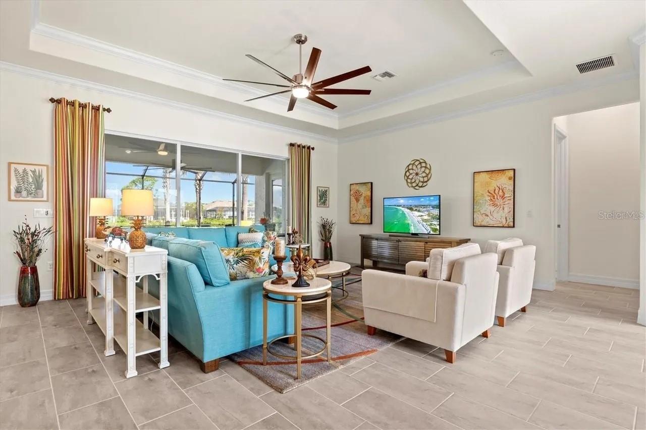 HARBOR WEST - Residential