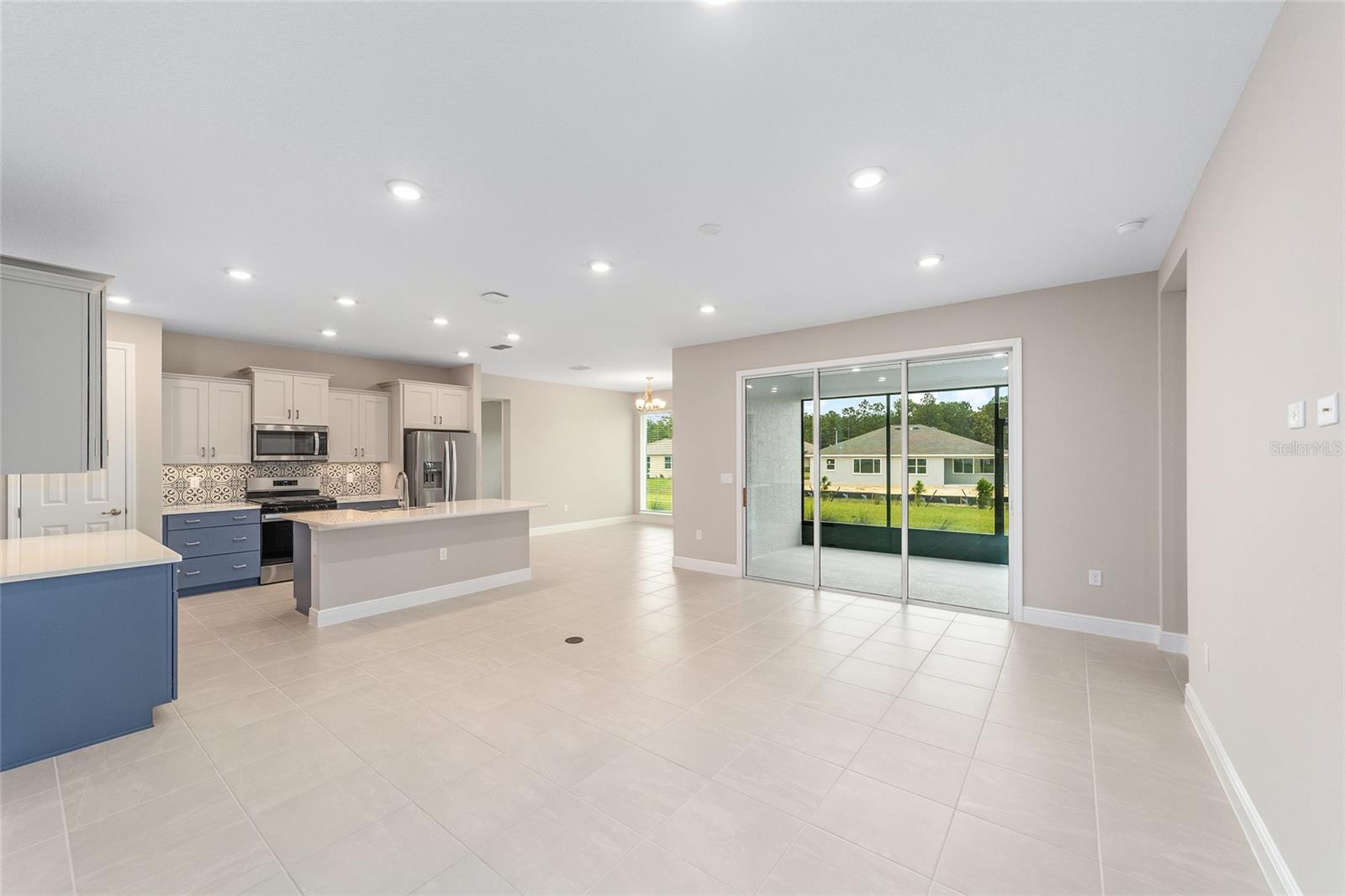 ON TOP OF THE WORLD - Residential