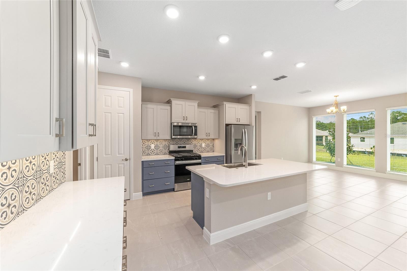 ON TOP OF THE WORLD - Residential