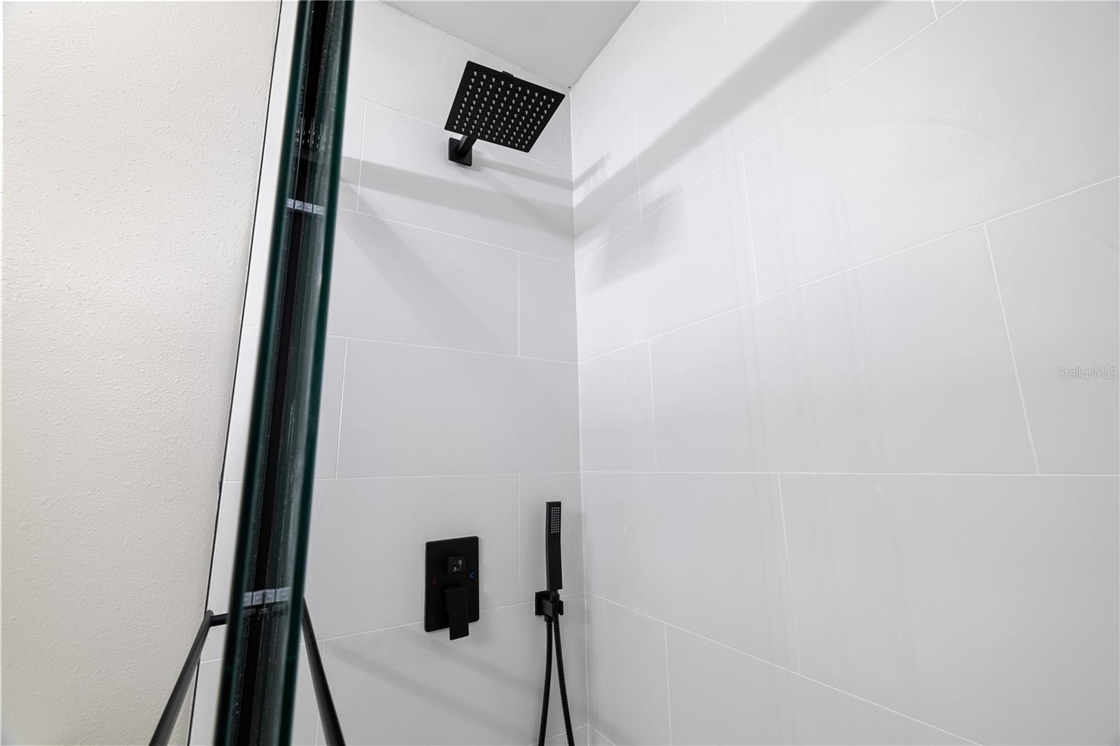 WHISPER LAKES - Residential