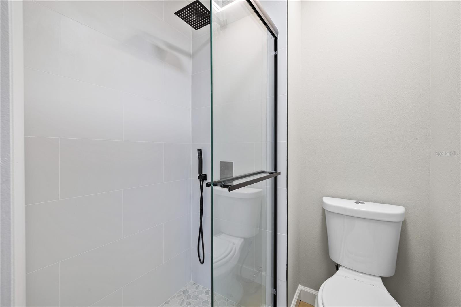 WHISPER LAKES - Residential