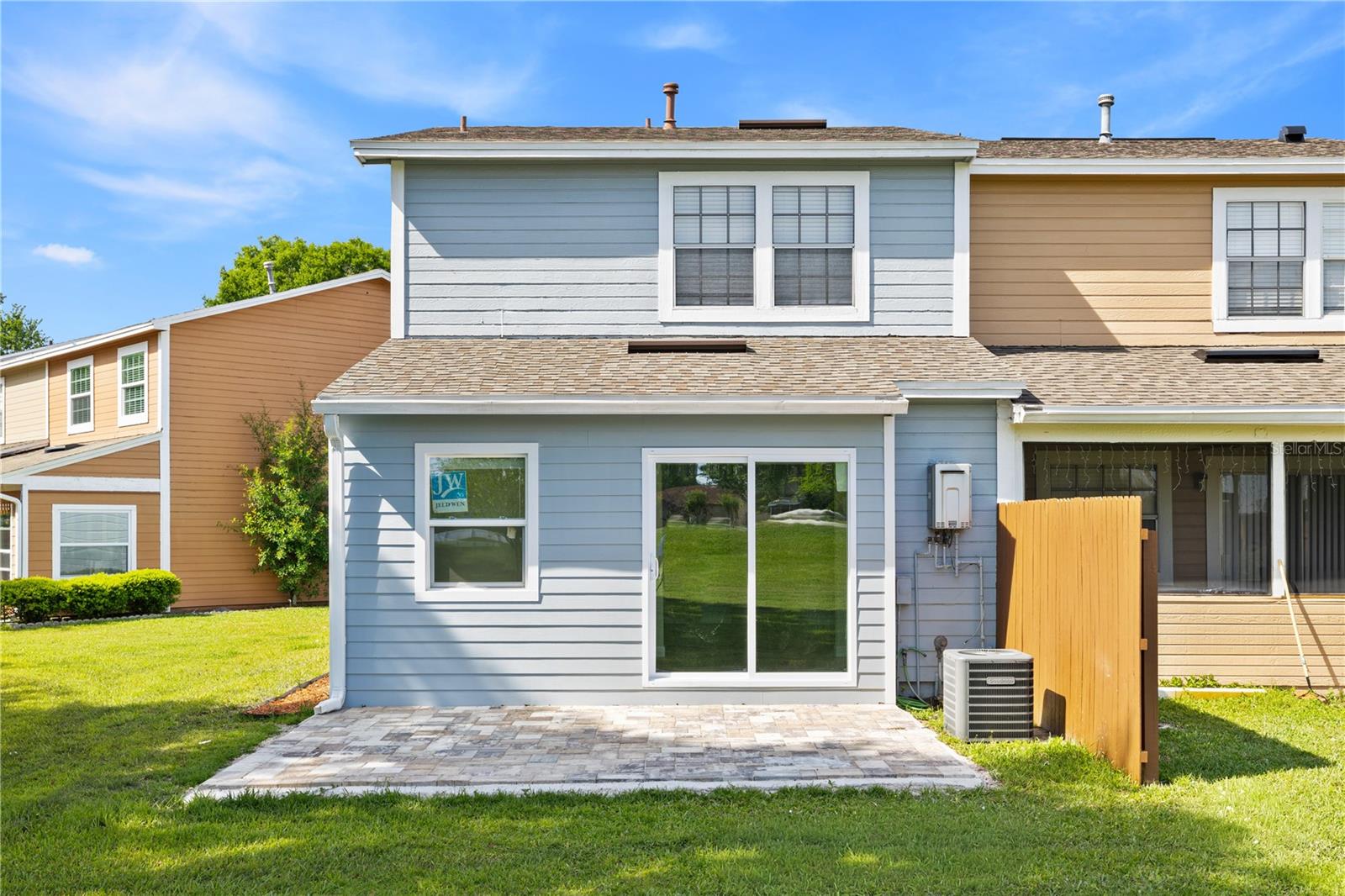 WHISPER LAKES - Residential