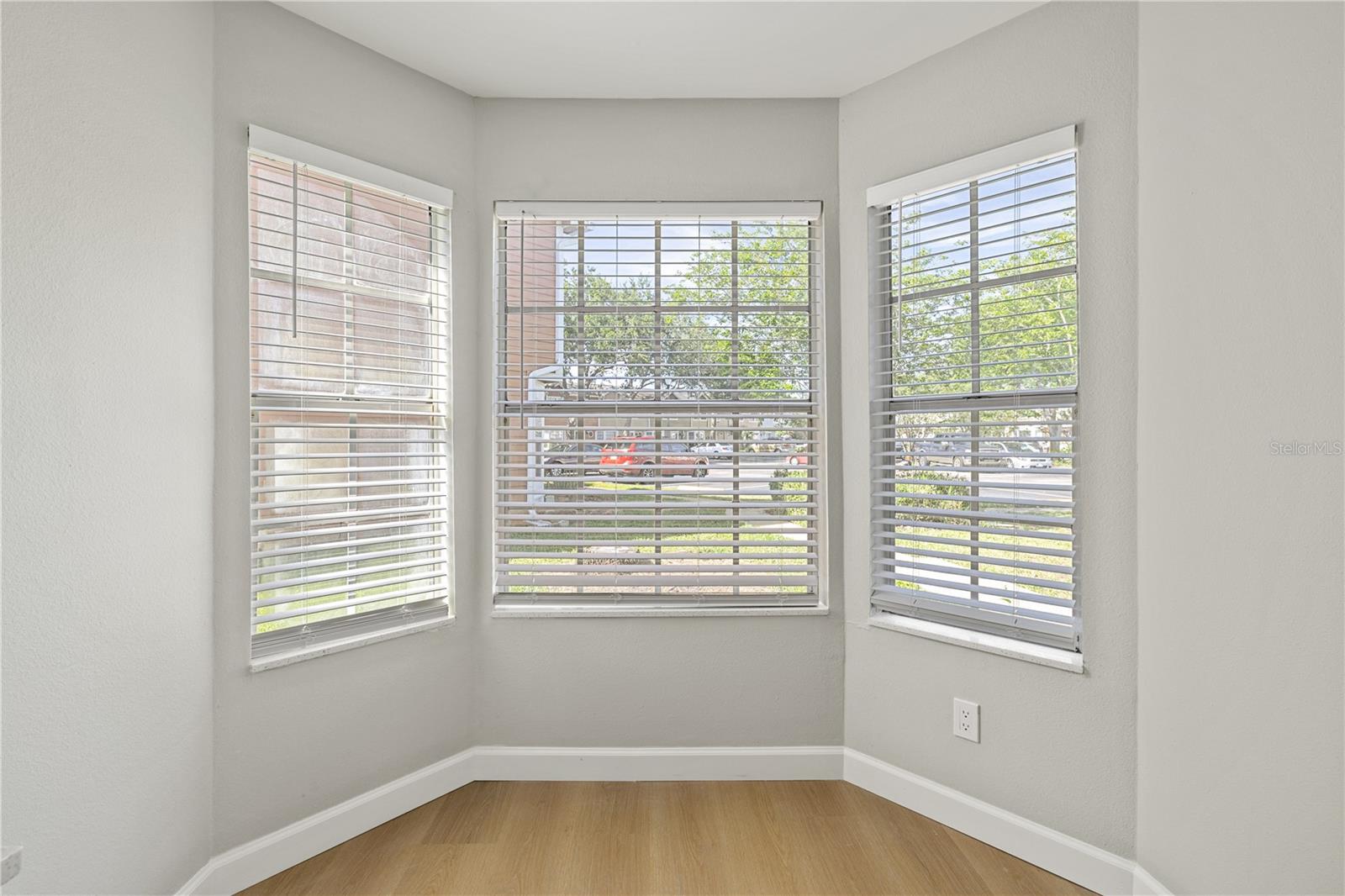 WHISPER LAKES - Residential