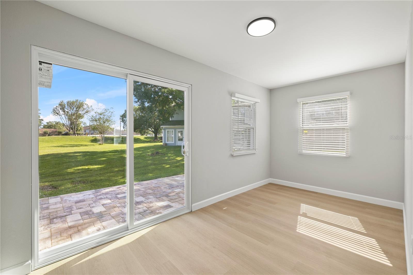 WHISPER LAKES - Residential